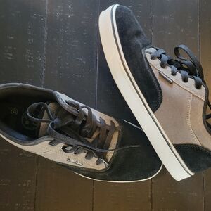 Maui and Sons Mens Black/Grey Suede Skate Sneaker 10